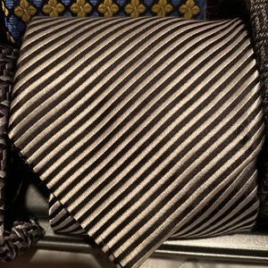 David’s Donahue silver & black tie